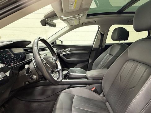 Used 2021 Audi e-tron Premium w/ Convenience Plus Package image 27