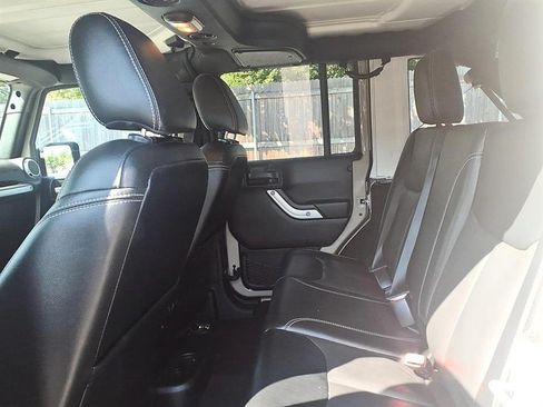 Used 2017 Jeep Wrangler Unlimited Sahara w/ Max Tow Package AWD/4WD image 12