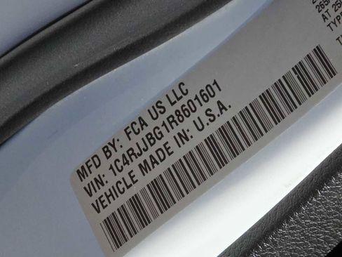 Certified 2024 Jeep Grand Cherokee L Limited w/ Black Appearance Package image 29