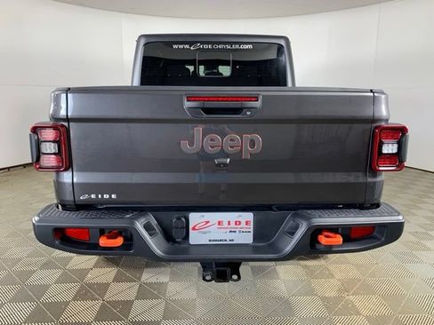 Used 2024 Jeep Gladiator Mojave w/ Convenience Group AWD/4WD image 16