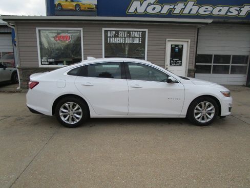Used 2020 Chevrolet Malibu LT FWD image 2