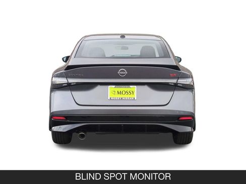 New 2026 Nissan Sentra SR w/ Floor Mat Package FWD image 9