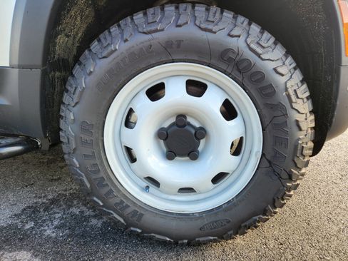 Used 2024 Land Rover Defender 110 S image 5