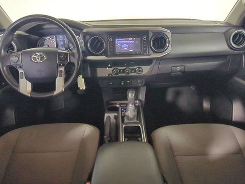 Used 2018 Toyota Tacoma SR5 RWD image 15