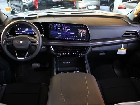 Used 2025 Chevrolet Suburban Premier image 27