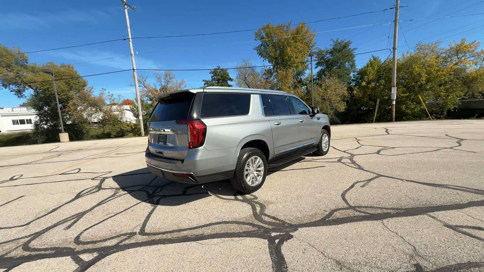 Certified 2024 GMC Yukon XL SLT w/ SLT Luxury Package AWD/4WD image 2