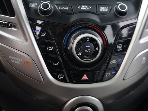 Used 2013 Hyundai Veloster w/ Tech Pkg FWD image 8