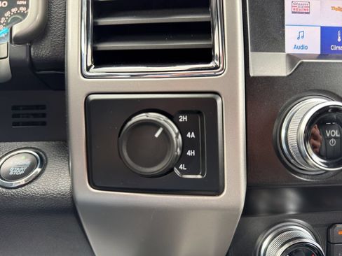 Used 2019 Ford F150 Lariat w/ Equipment Group 502A Luxury AWD/4WD image 29