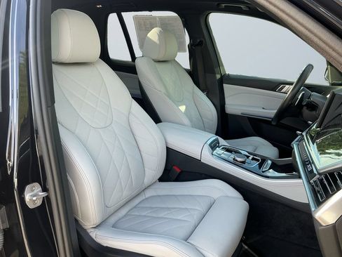 Used 2024 BMW X5 xDrive40i w/ M Sport Package AWD/4WD image 9