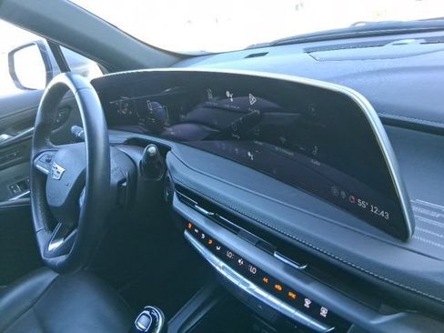 Used 2025 Cadillac XT4 Premium Luxury AWD/4WD image 14
