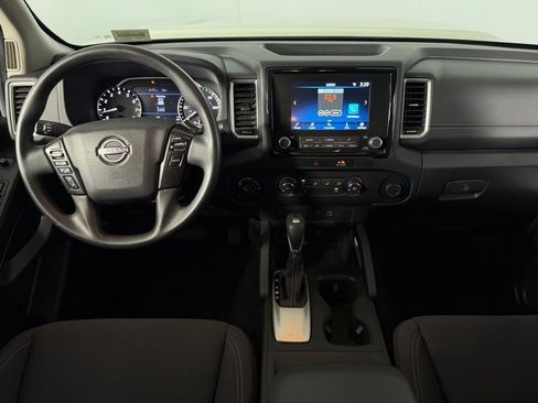 Used 2022 Nissan Frontier SV image 11