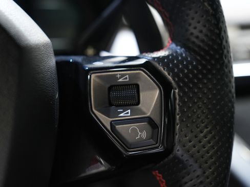 Used 2018 Lamborghini Aventador S image 41