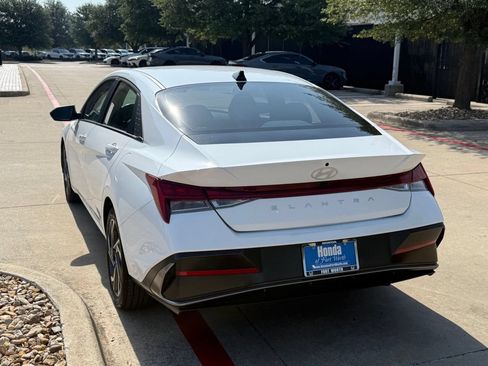 Used 2025 Hyundai Elantra SEL FWD image 3