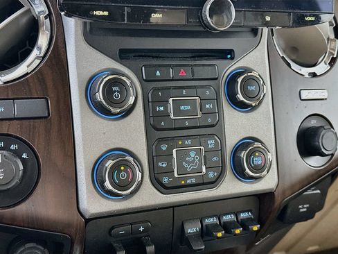 Used 2016 Ford F250 Lariat w/ Lariat Ultimate Package AWD/4WD image 19