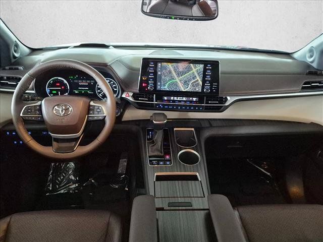 Used 2024 Toyota Sienna Platinum AWD/4WD image 19