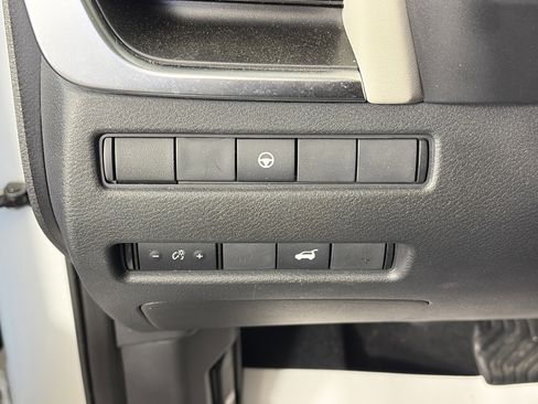 Used 2021 Nissan Rogue SV w/ Premium Package image 29