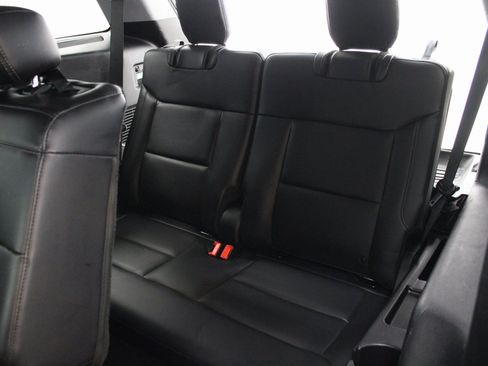 Used 2021 Ford Explorer XLT w/ Equipment Group 202A image 23