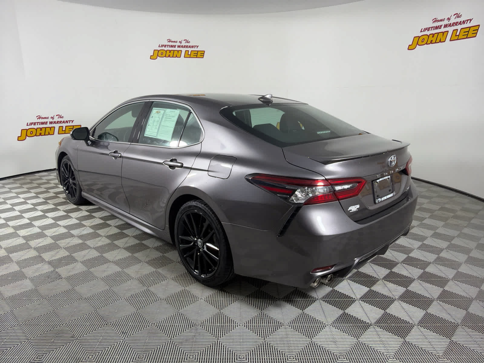 Used 2024 Toyota Camry XSE FWD image 3