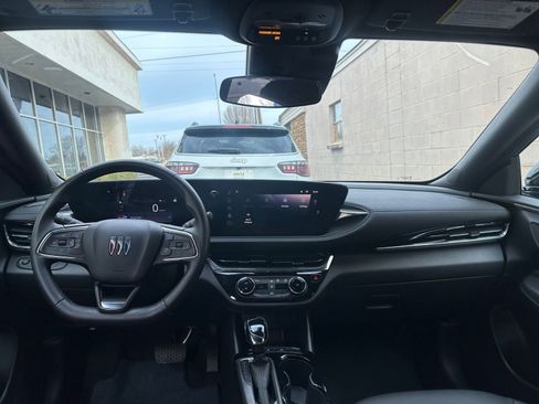 Used 2025 Buick Envista Sport Touring image 31