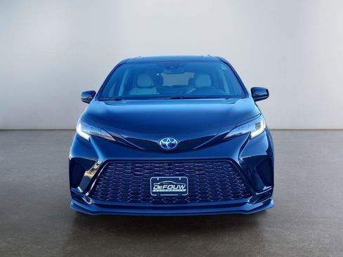Used 2025 Toyota Sienna XSE image 8