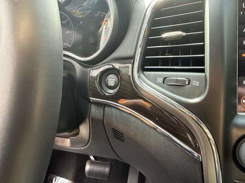 Used 2018 Jeep Grand Cherokee Overland RWD image 30