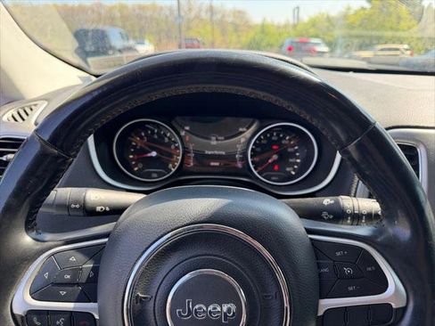 Certified 2018 Jeep Compass Latitude w/ Popular Equipment Group AWD/4WD image 18