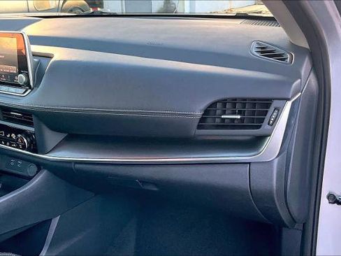 Certified 2024 Nissan Rogue SV image 17