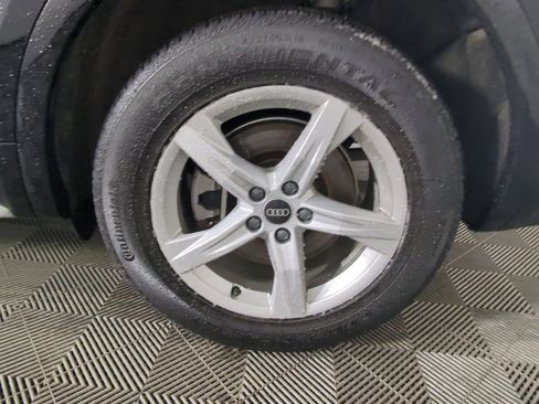 Used 2023 Audi Q5 2.0T Premium w/ Convenience Package image 9