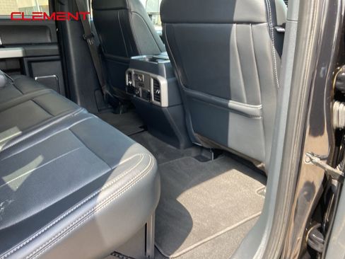 Used 2022 Ford F250 Lariat w/ Black Appearance Pkg image 33