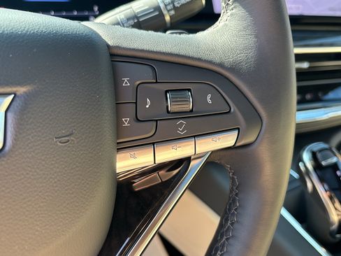 Used 2024 Cadillac Escalade Premium Luxury w/ Performance Package AWD/4WD image 13