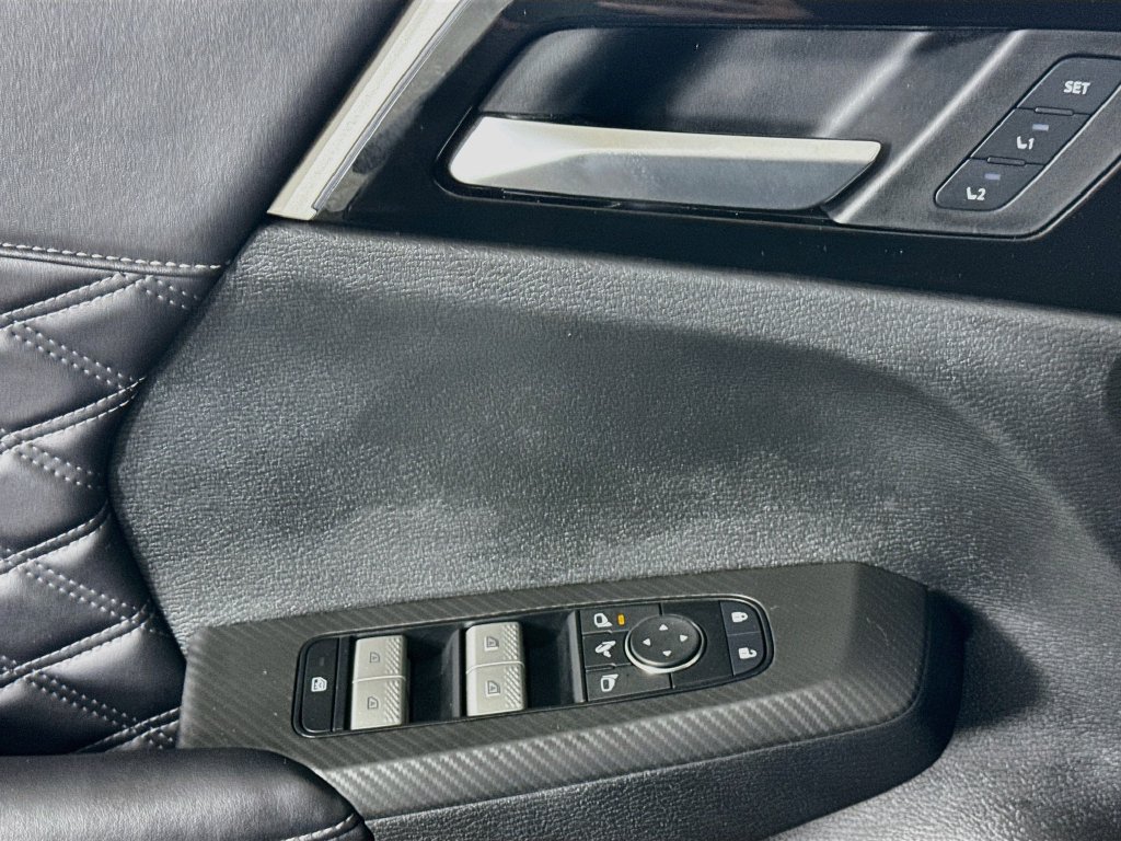 Used 2025 Mitsubishi Outlander 4WD Plug-In Hybrid image 21