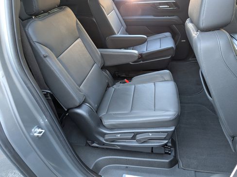 Used 2025 Chevrolet Suburban Z71 w/ Comfort Package image 21