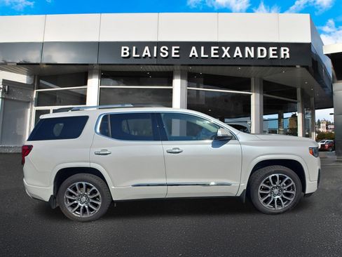 Used 2023 GMC Acadia Denali AWD/4WD image 2
