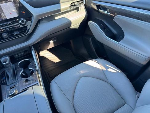Certified 2021 Toyota Highlander Limited image 17