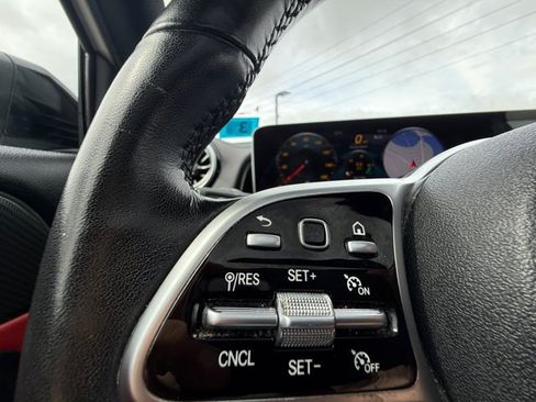 Used 2021 Mercedes-Benz GLB 250 image 19