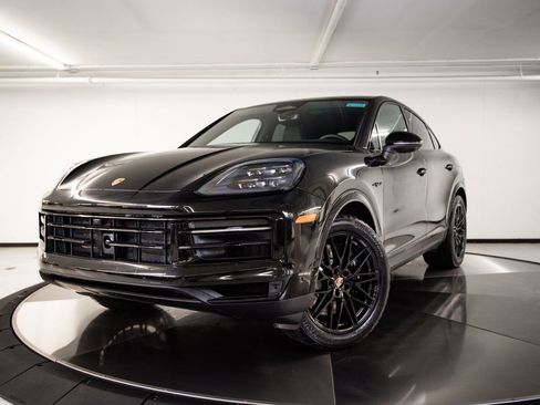 New 2026 Porsche Cayenne E-Hybrid Coupe AWD/4WD image 1