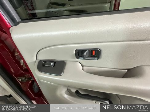 Used 2005 Chevrolet Avalanche LS w/ Onstar Plus Package AWD/4WD image 23