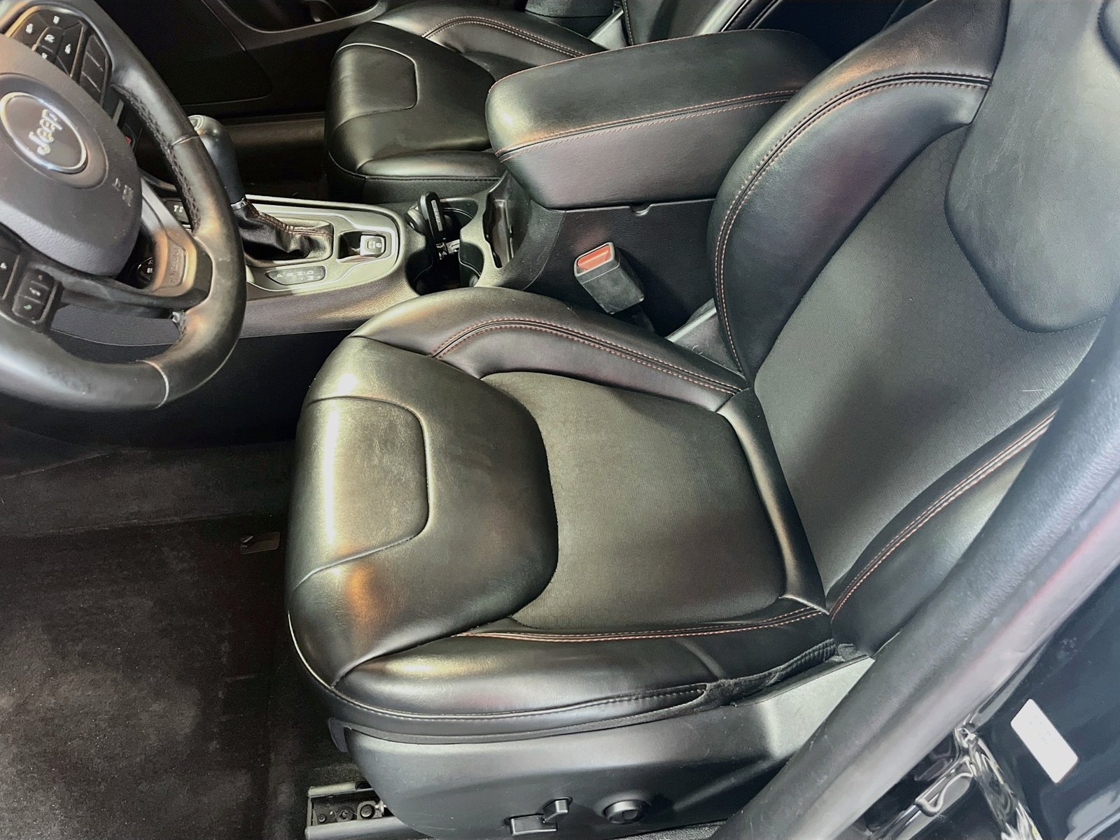 Used 2019 Jeep Cherokee Trailhawk w/ Cold Weather Group AWD/4WD image 20