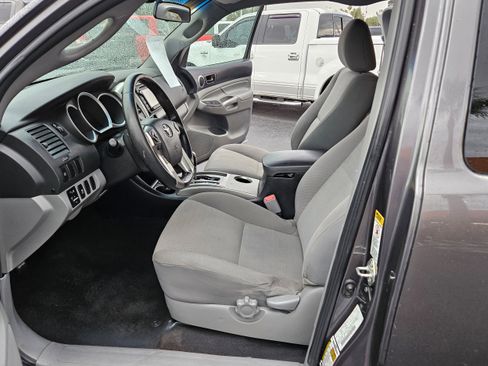 Used 2015 Toyota Tacoma PreRunner image 12