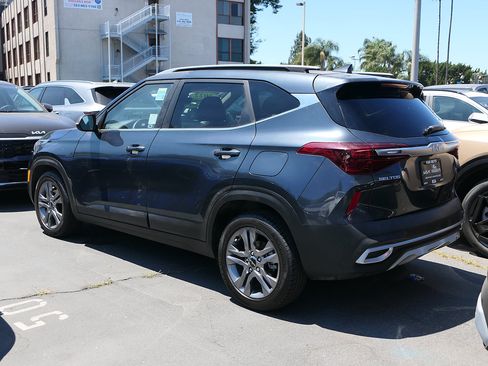 Used 2022 Kia Seltos S FWD image 2