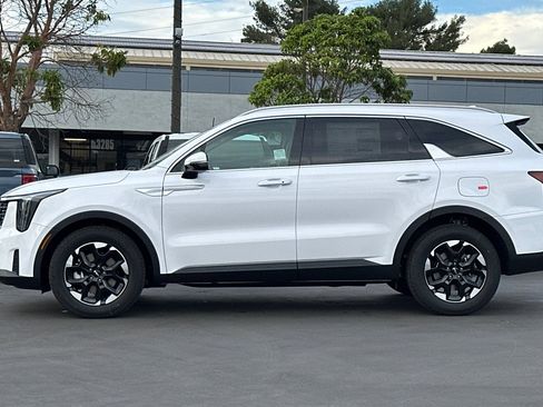 New 2026 Kia Sorento S image 7