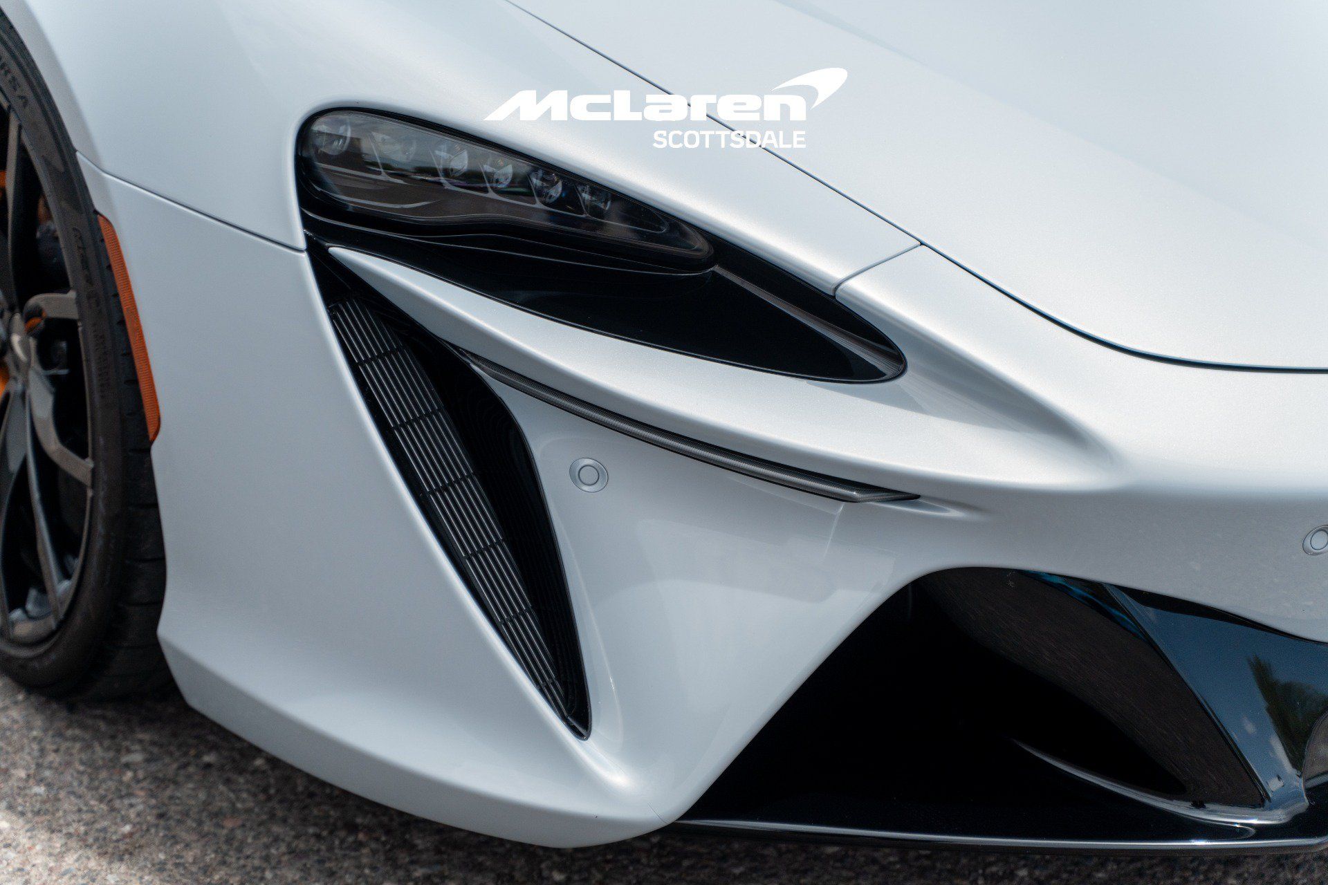 Used 2023 McLaren Artura RWD image 18