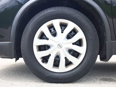 Used 2018 Nissan Rogue S FWD image 7