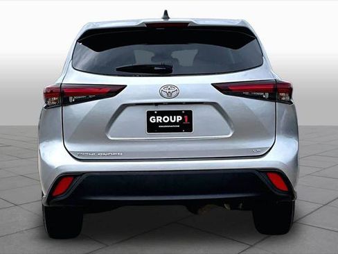 Certified 2024 Toyota Highlander LE FWD image 5
