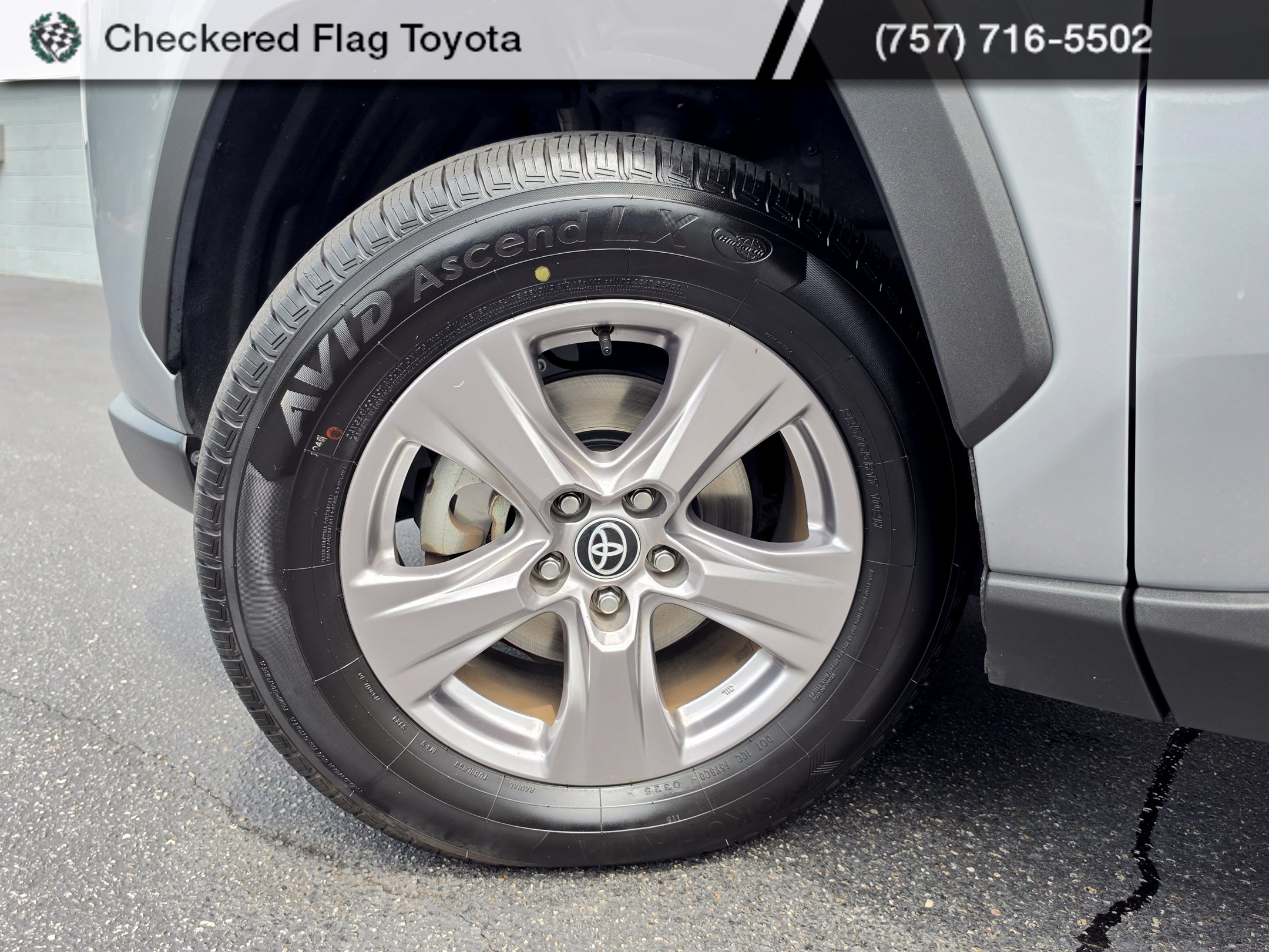 Used 2022 Toyota RAV4 XLE AWD/4WD image 9