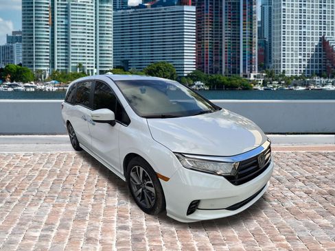 Used 2023 Honda Odyssey Touring image 2