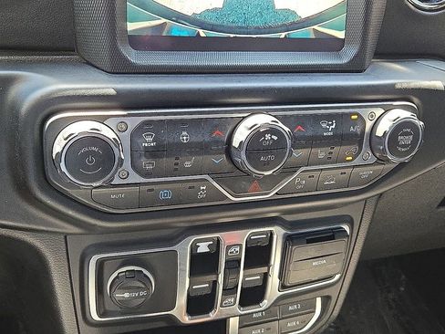 Used 2023 Jeep Wrangler Unlimited Sahara AWD/4WD image 28