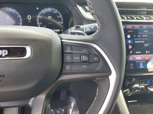 New 2025 Jeep Grand Cherokee Limited w/ Luxury Tech Group II image 19