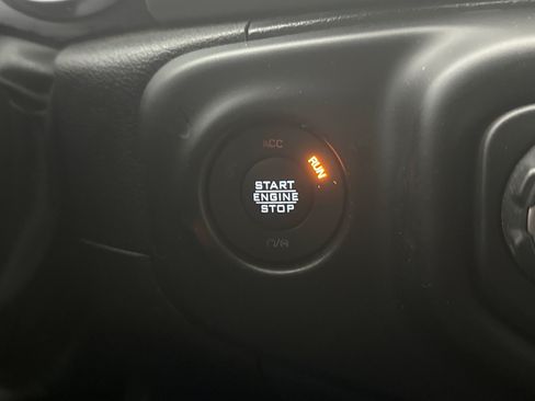 Used 2022 Jeep Gladiator Sport AWD/4WD image 18