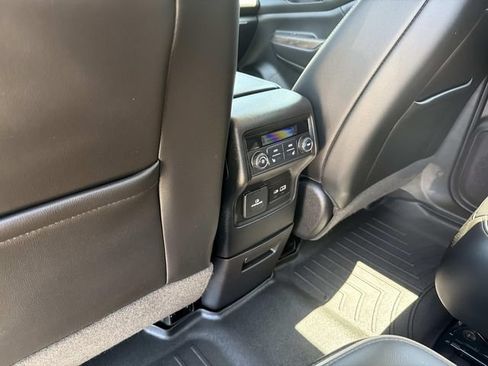 Used 2022 GMC Acadia Denali w/ Denali Ultimate Package AWD/4WD image 16